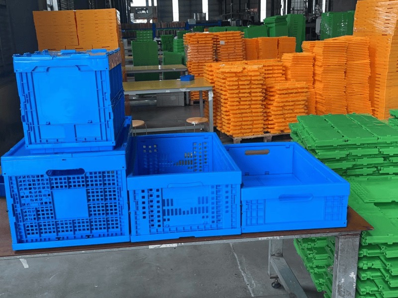 Custom plastic crates in factory