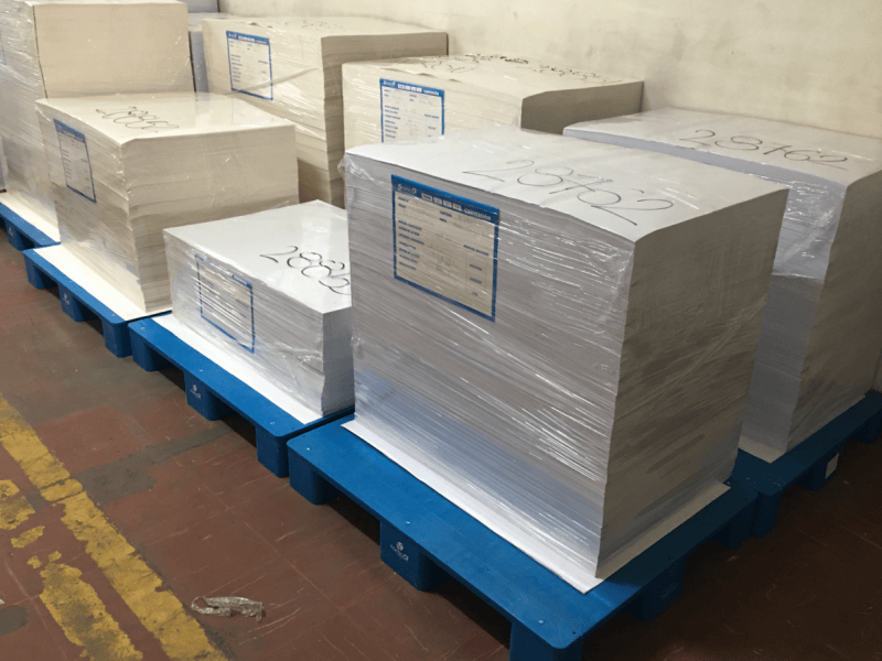 paper on the plastic Flooring Pallet