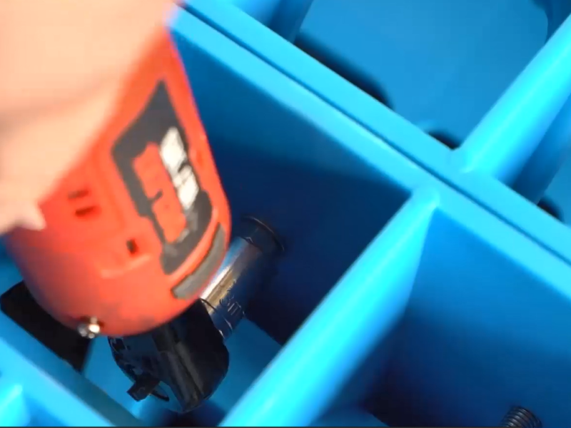 Precision power tool assembling metal reinforcements inside plastic pallet structure