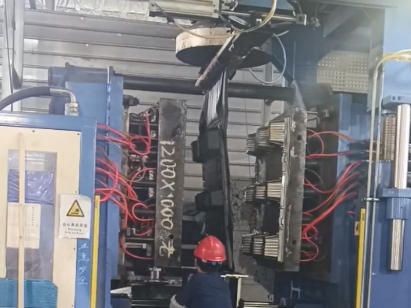 Thermoforming process for plastic pallet shaping with high-temperature mold press