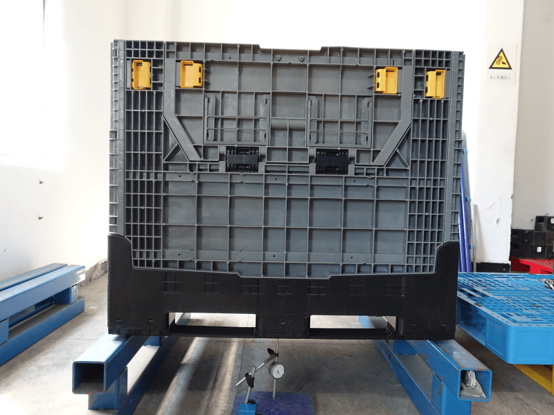 foldable plastic pallet box on rack