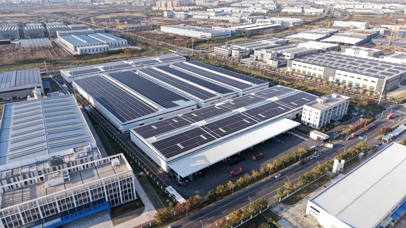 Euro Plastic Plast manufacturing facility with injection molding machines