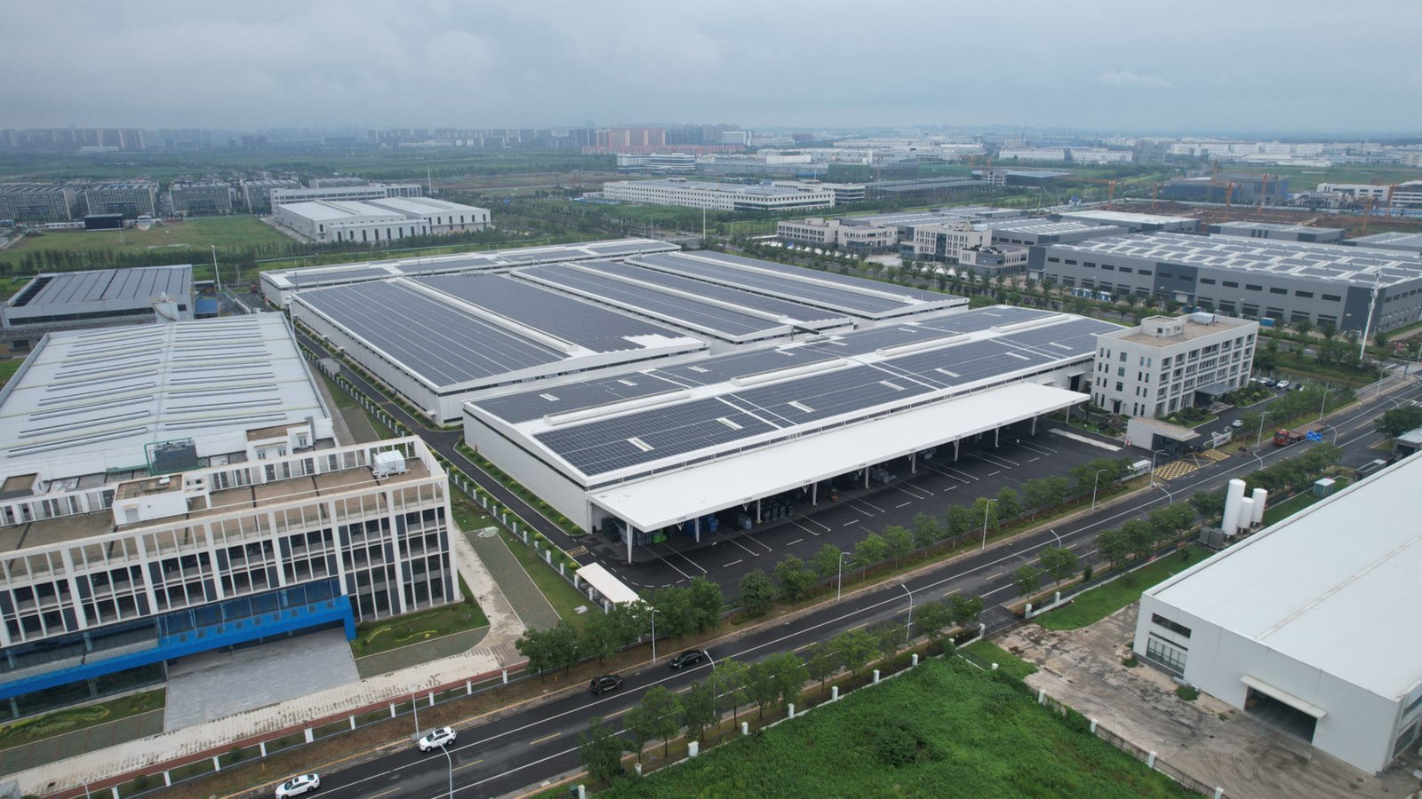 Euro Plastic Plast manufacturing facility with injection molding machines