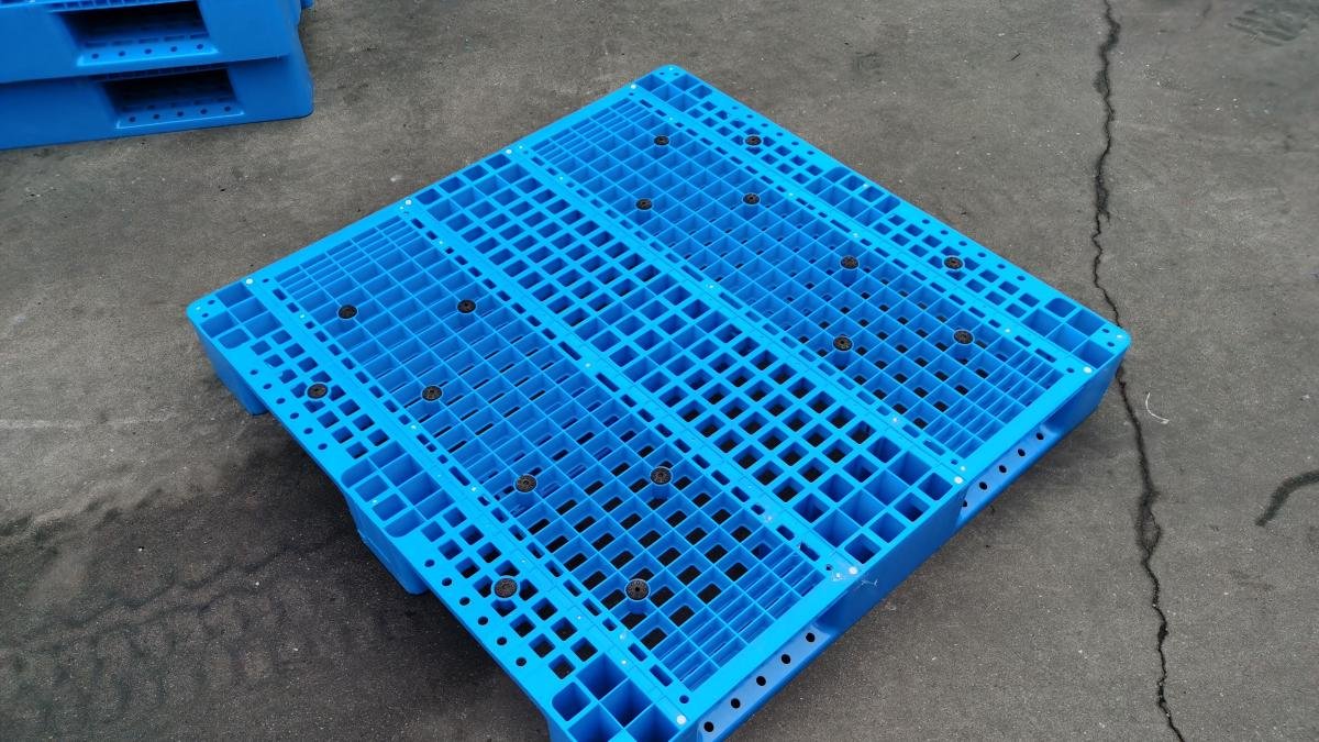 1200-x-1000-3-runner-ISO-pallet