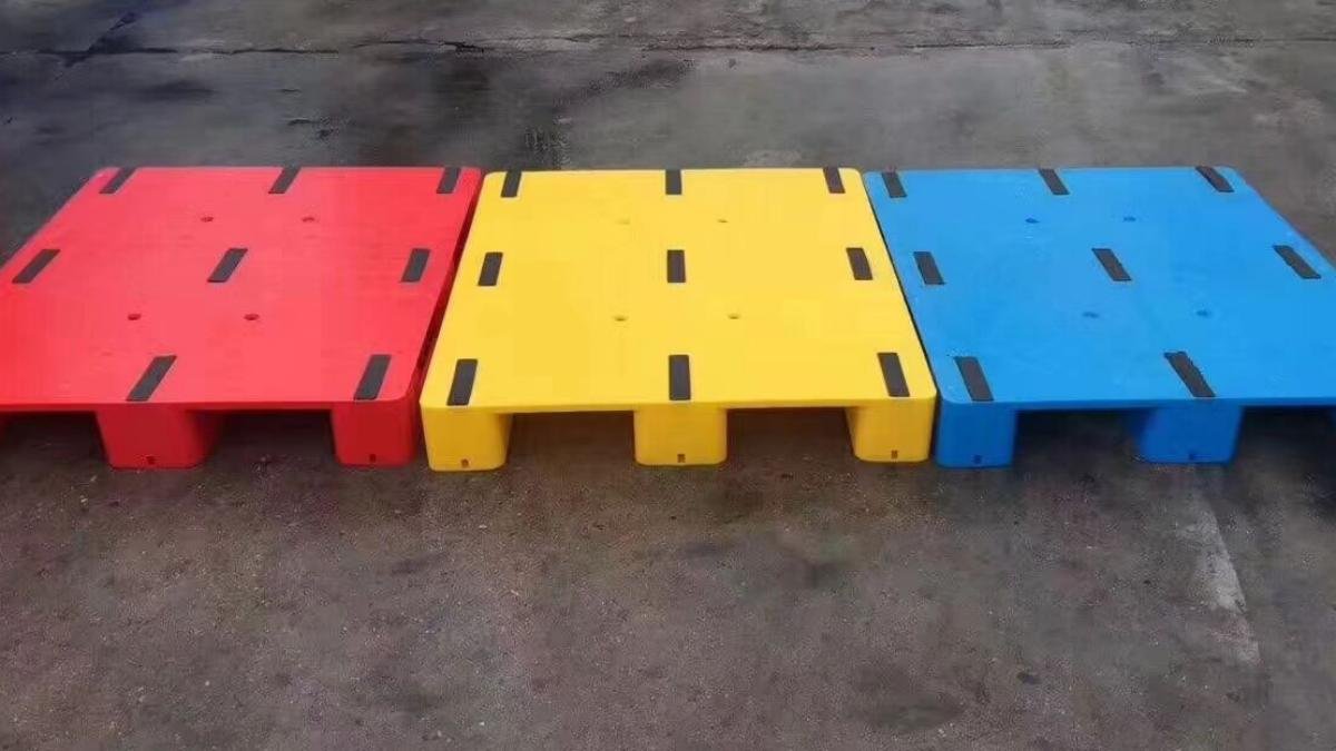 1200-x-800-3-runner-ISO-pallet