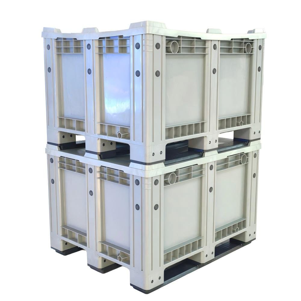 Heavy duty stackable rigid pallet container for warehouse racking