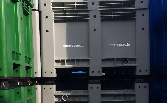 Rigid pallet box label holder accessory