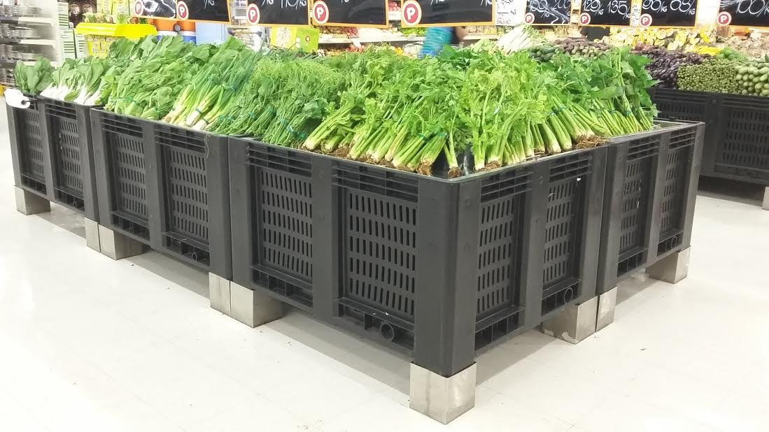 Vented rigid pallet container for supermarket produce display