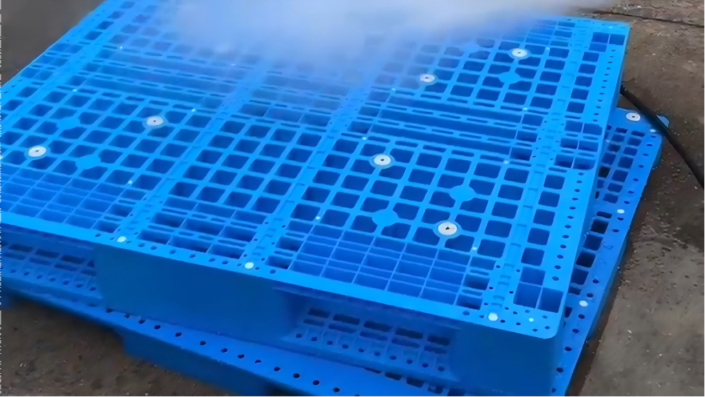 plastic pallet cleaning for reusable warehouse applications