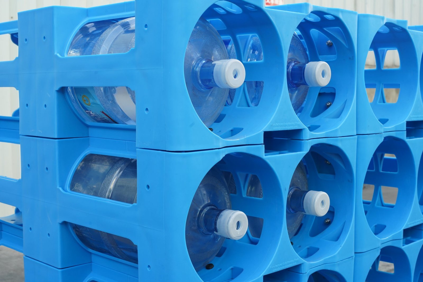 Plastic water bottle pallet rack