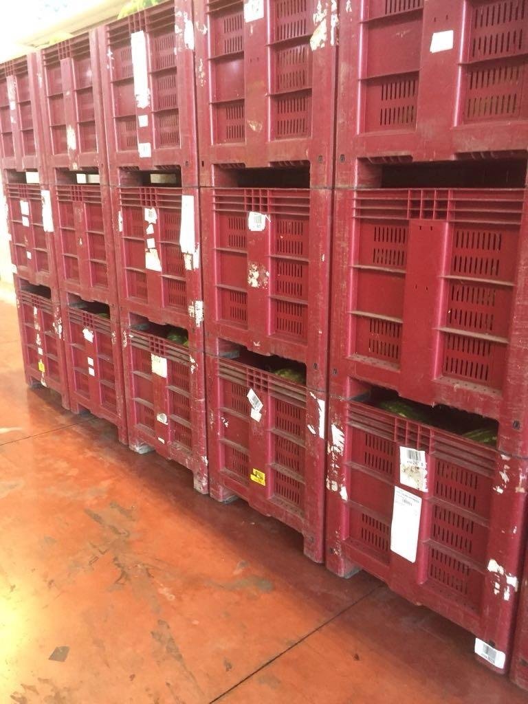 Vented bulk container for warehouse and distribution
